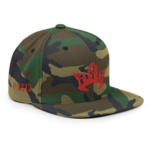 Load image into Gallery viewer, hySyd Classic Snapback Cap (camo-green/red)